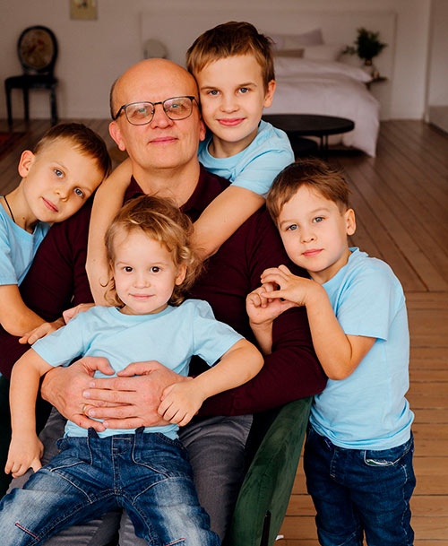 Дмитрий Семеник с сыновьями
